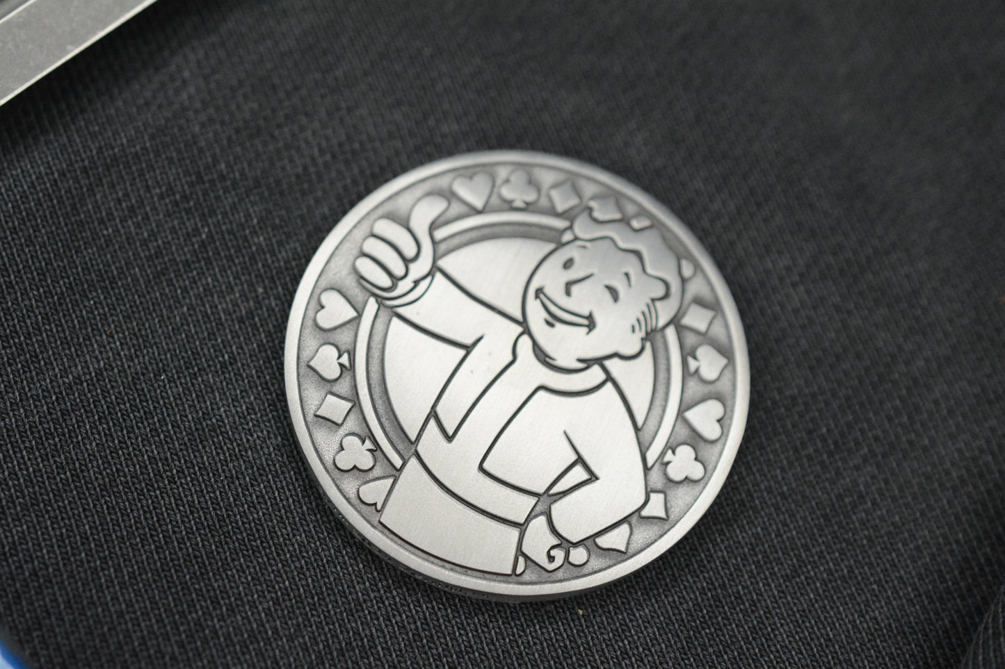 Microtech Ultratech ZBP Fallout Special Edition D/E w/ Radioactive Bead & T-51 Helmet Statue