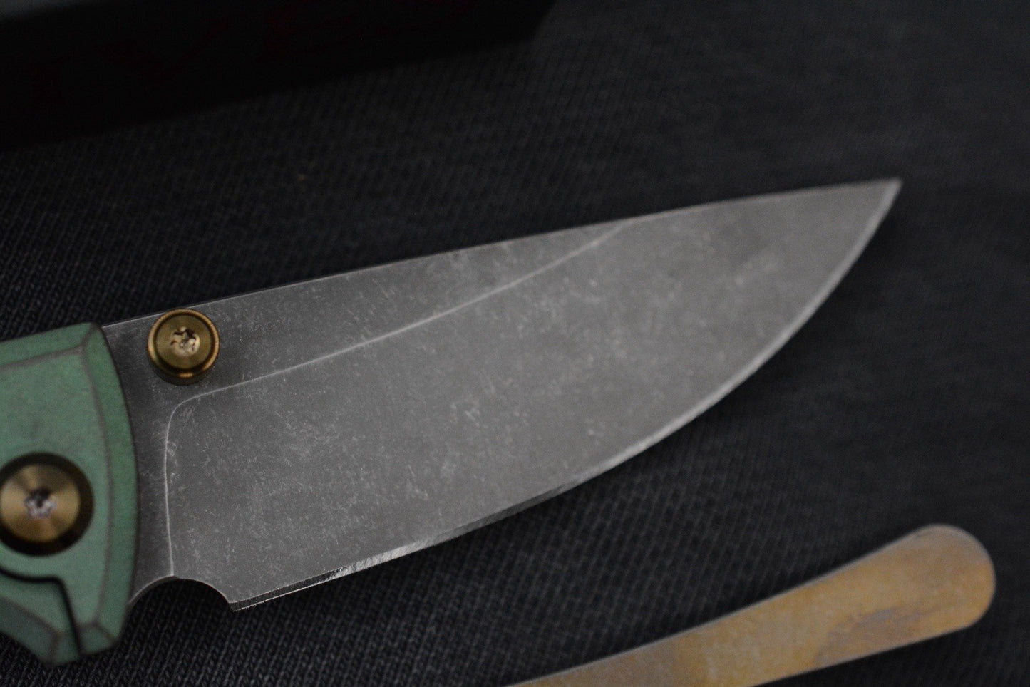 NEW CHAVES Knives RCK9 - Green Dragon Scale Mod Ti / M390 Drop Point / Ano Ti