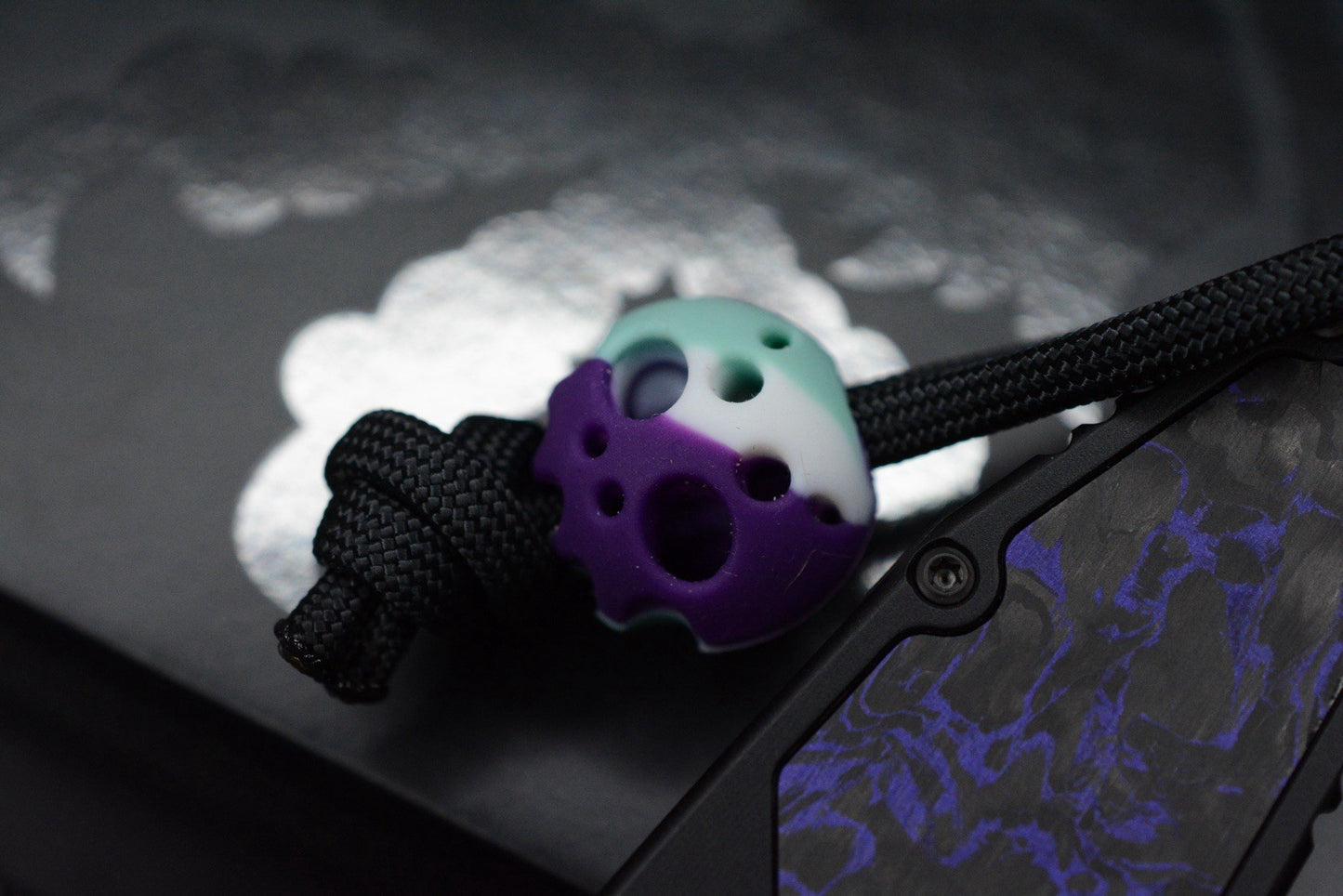 RARE Microtech Socom DLC Spike Grind Purple Haze Fat CF w/ Playge Bead/Wick Pack