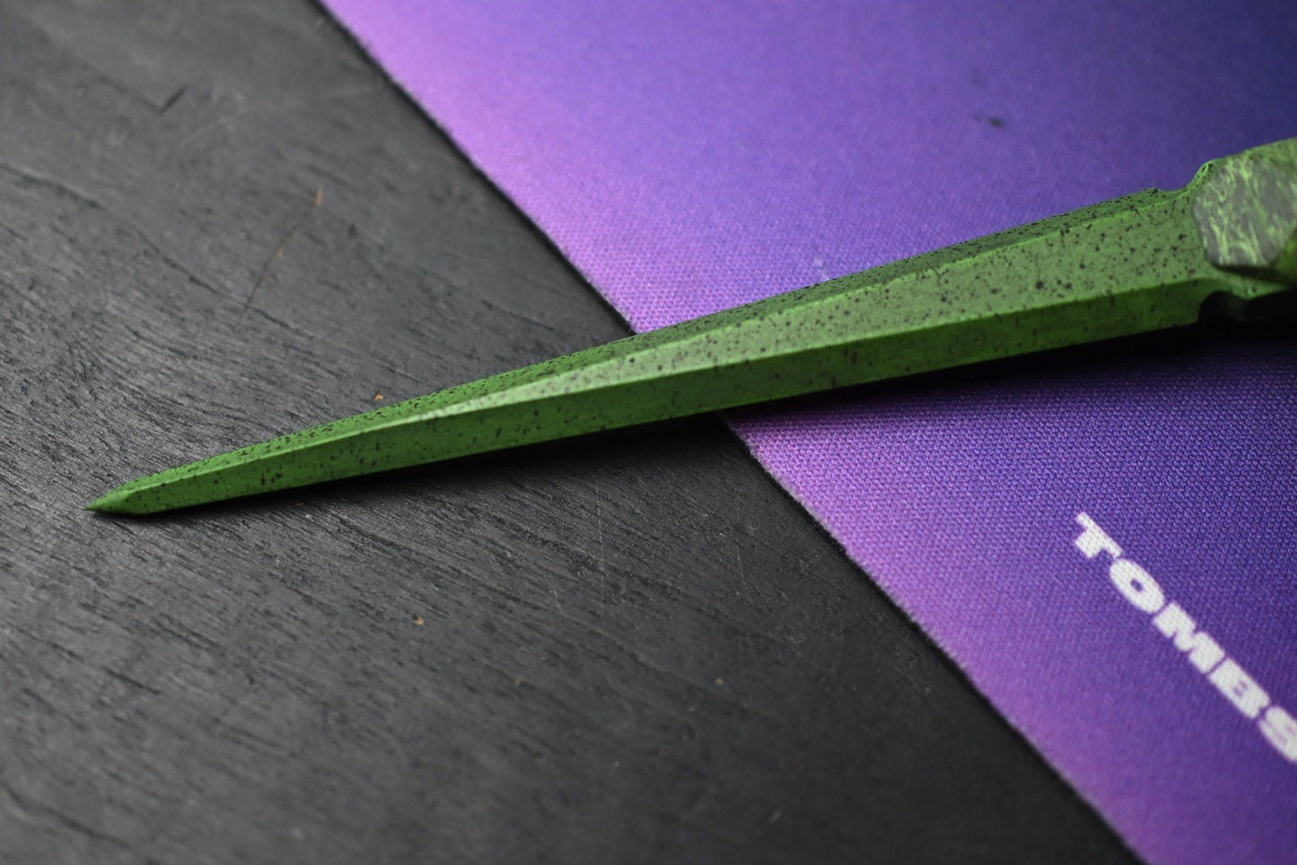 RARE Half Face Blades Ringed Cardiac Spike - Zombie Green w/ Poison Bead
