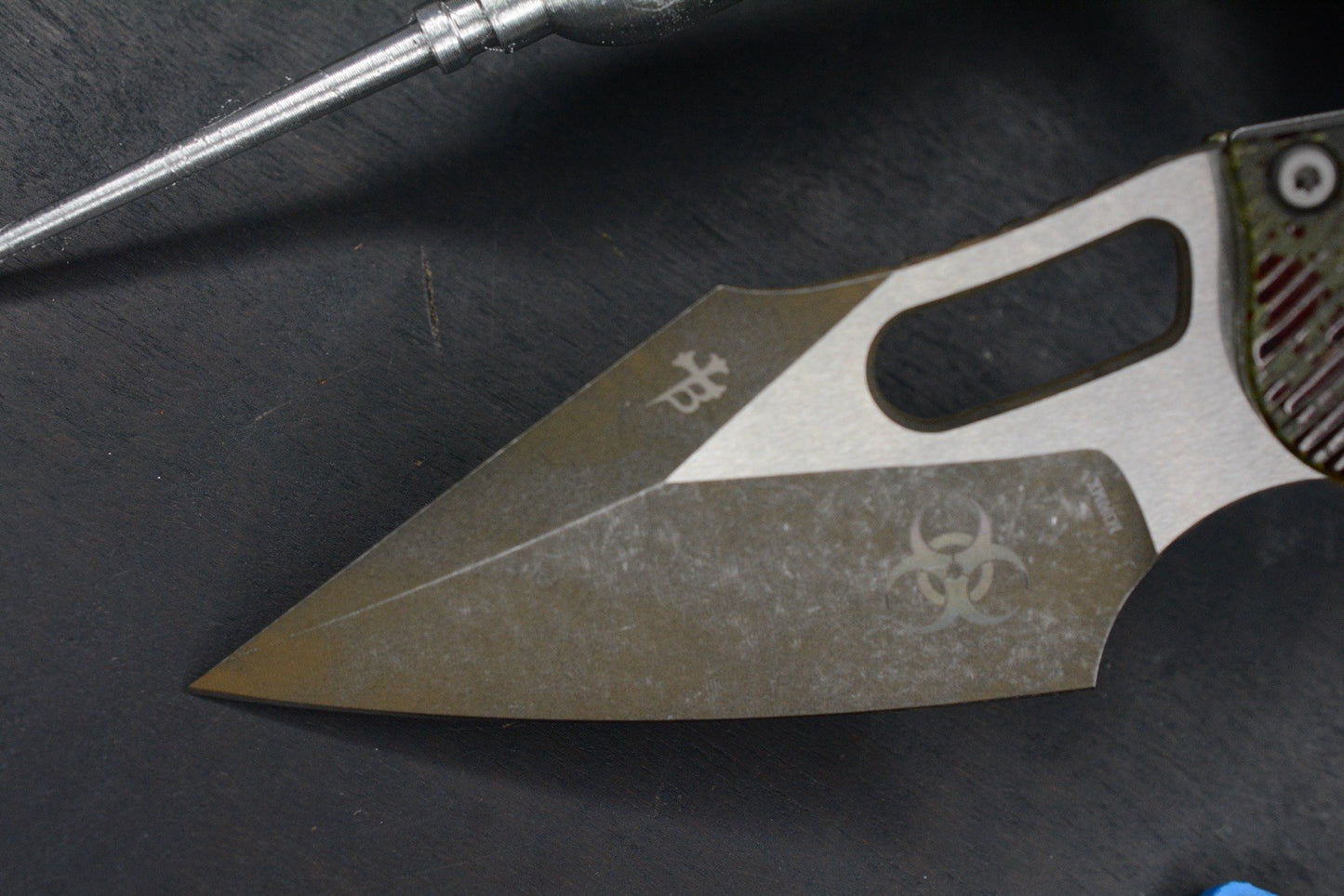 RARE Microtech Stitch-Ram-Lok Outbreak Sig Series w/ Fallout Replicas & Bead