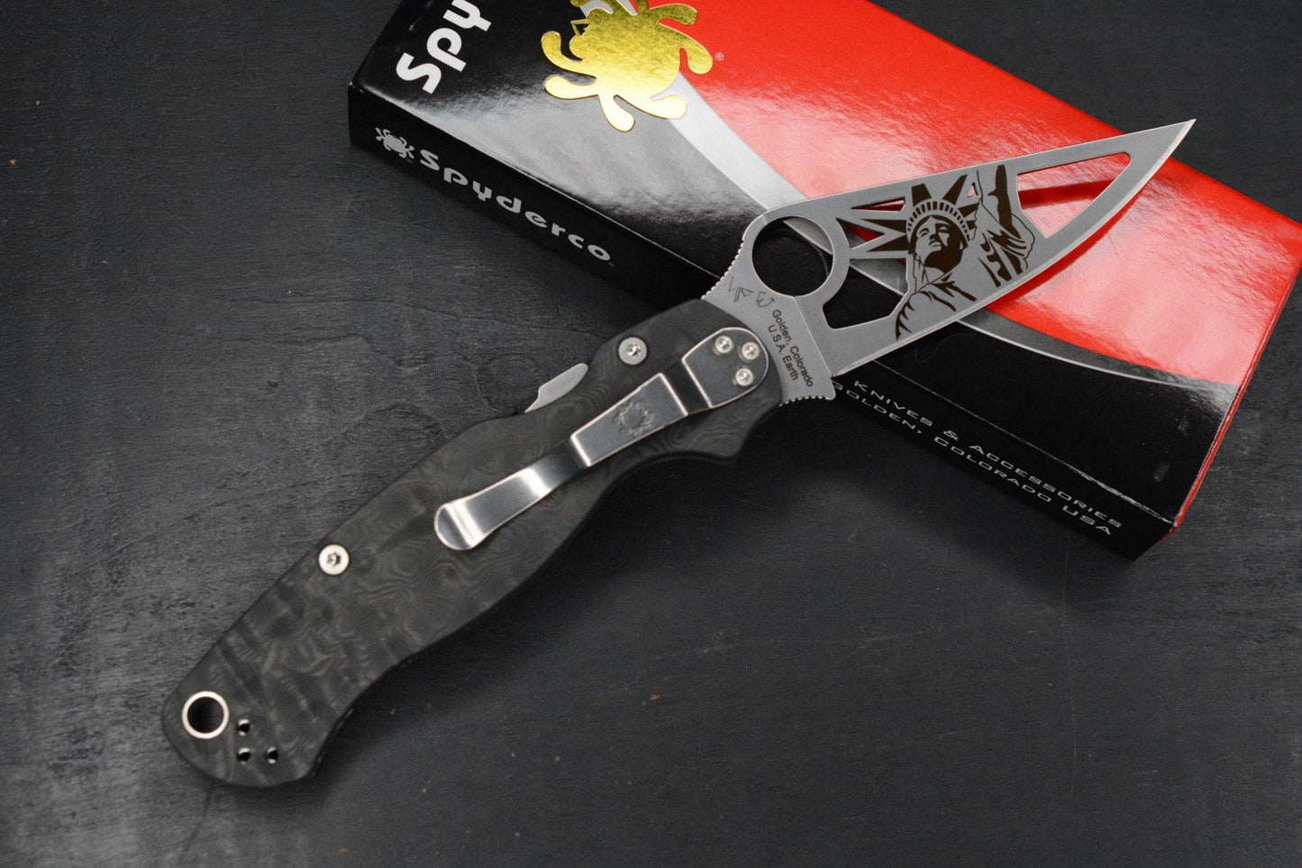 RARE Spyderco Paramilitary 2 Black Dunes Carbon Fiber Lady Liberty Skelly Blade
