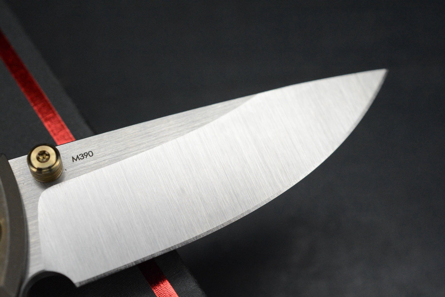 CUSTOM Chaves RCK9 Crusader Blade Show Exc Ti - Belt Satin DP M390 w/ Brass Bead