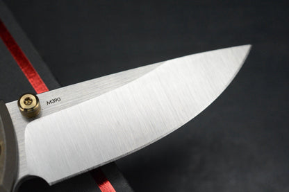 CUSTOM Chaves RCK9 Crusader Blade Show Exc Ti - Belt Satin DP M390 w/ Brass Bead