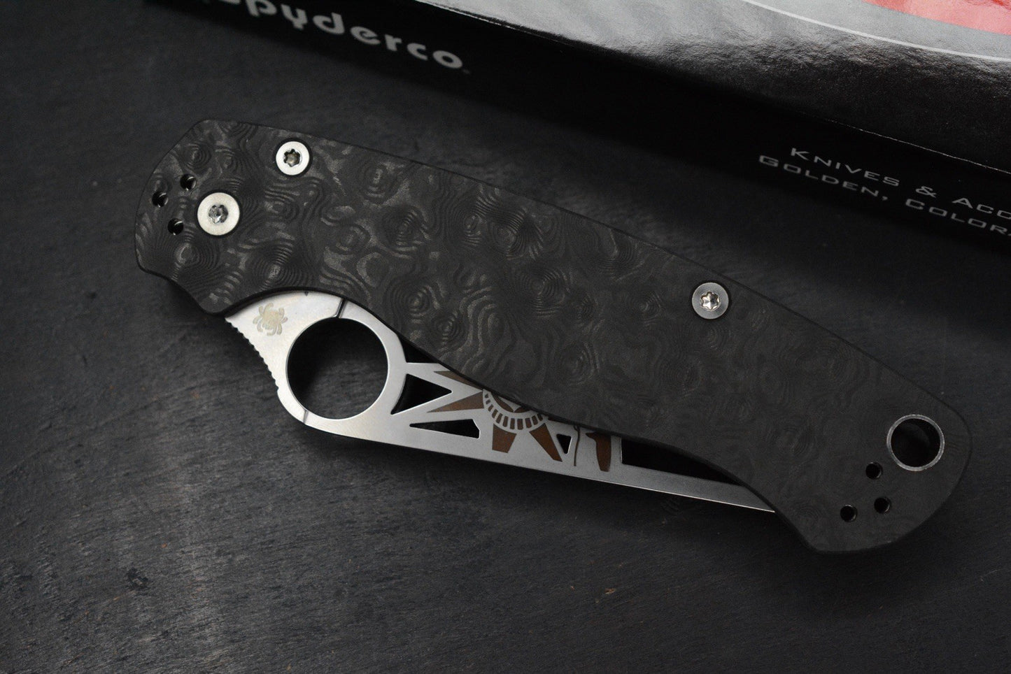 RARE Spyderco Paramilitary 2 Black Dunes Carbon Fiber Lady Liberty Skelly Blade