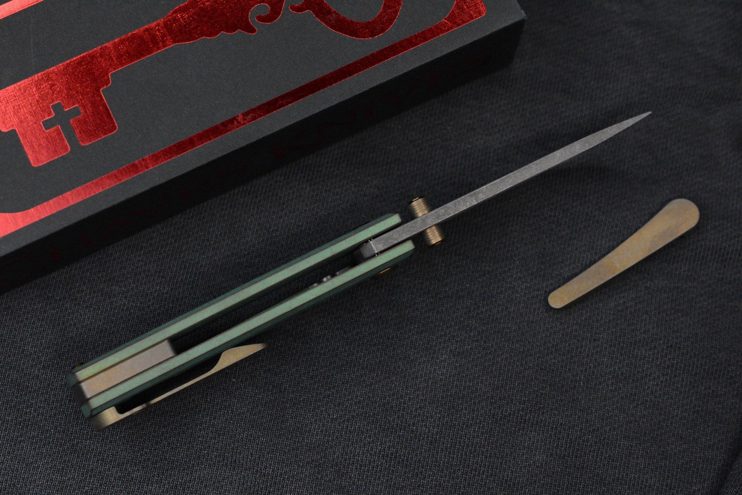 NEW CHAVES Knives RCK9 - Green Dragon Scale Mod Ti / M390 Drop Point / Ano Ti