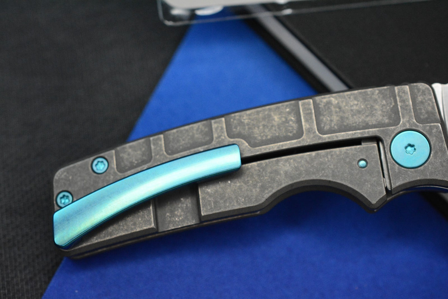 NEW Oz Machine Co Roosevelt Standard - Dark Mag Scales / Teal Accents / MagnaCut