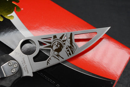 RARE Spyderco Paramilitary 2 Black Dunes Carbon Fiber Lady Liberty Skelly Blade