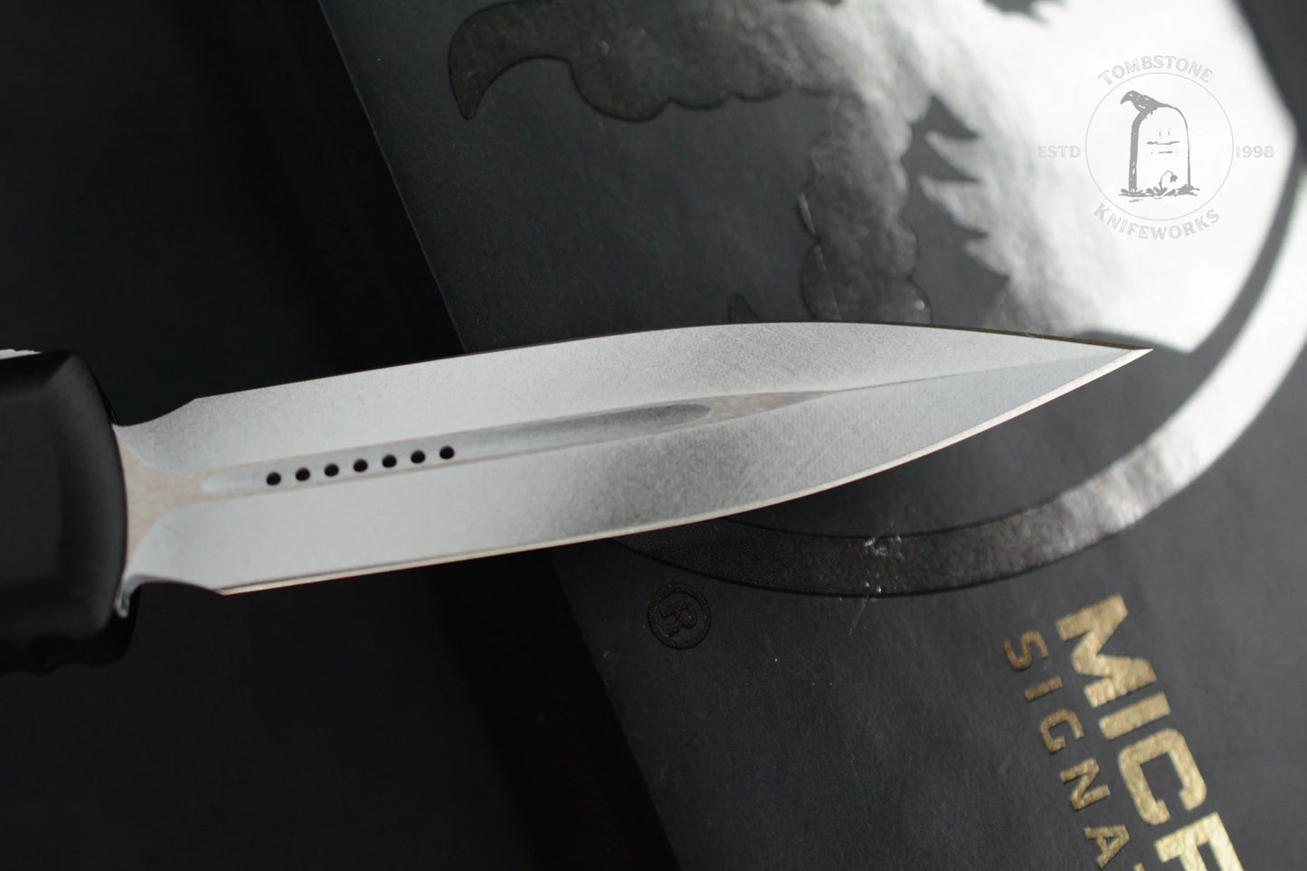 RARE Microtech UTX-85 D/E - Steamboat Willie Black/ White