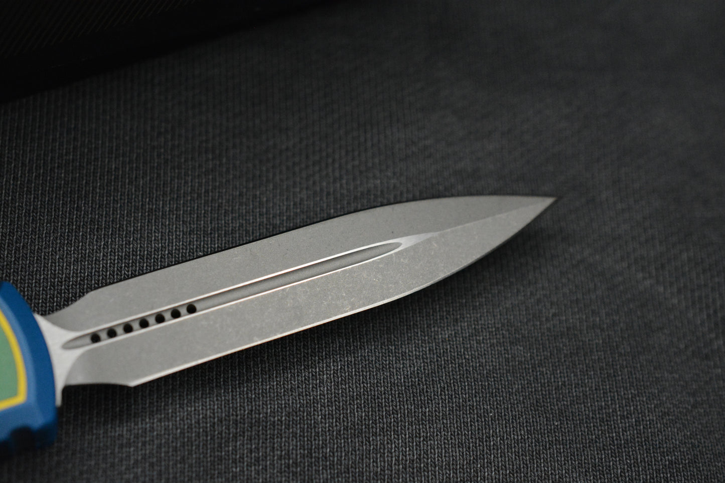 Microtech Ultratech ZBP Fallout Special Edition D/E w/ Radioactive Bead & T-51 Helmet Statue