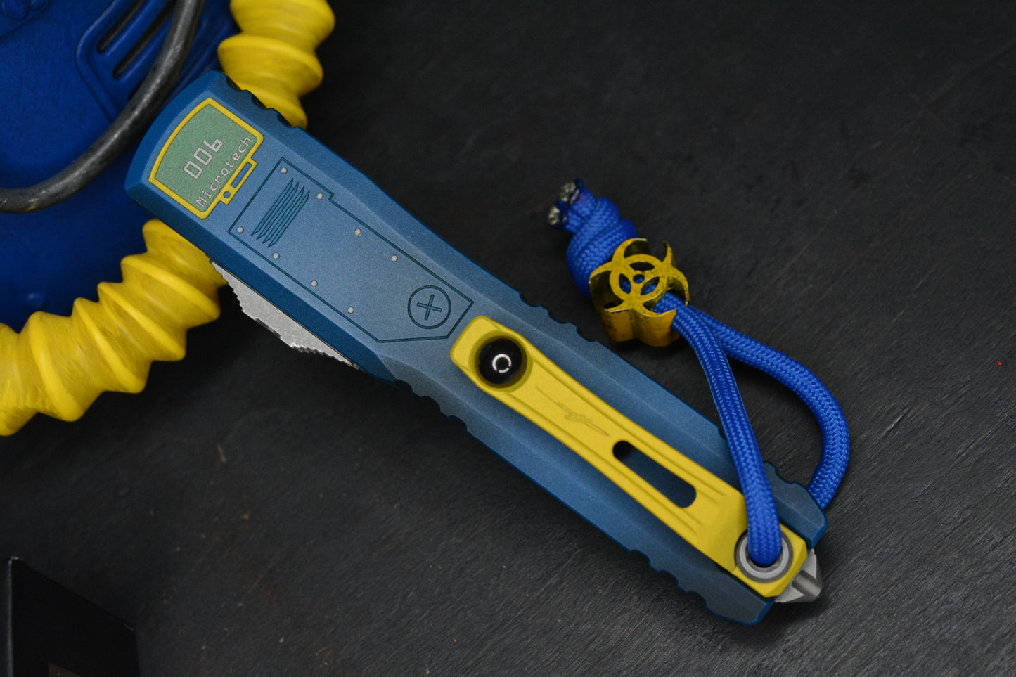 Microtech Ultratech ZBP Fallout Special Edition D/E w/ Radioactive Bead & T-51 Helmet Statue