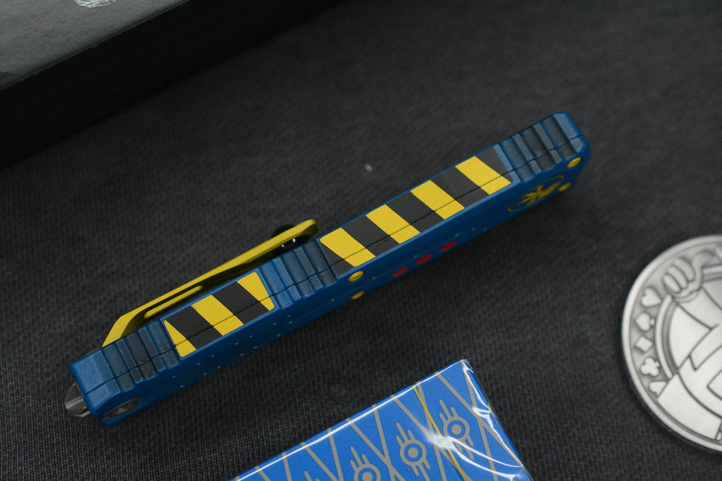 Microtech Ultratech ZBP Fallout Special Edition D/E w/ Radioactive Bead & T-51 Helmet Statue