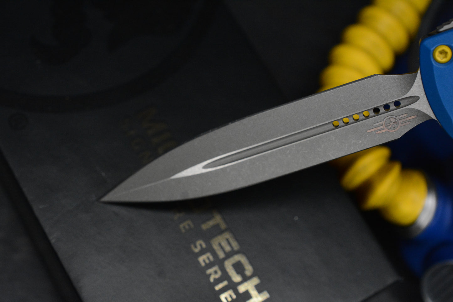 Microtech Ultratech ZBP Fallout Special Edition D/E w/ Radioactive Bead & T-51 Helmet Statue