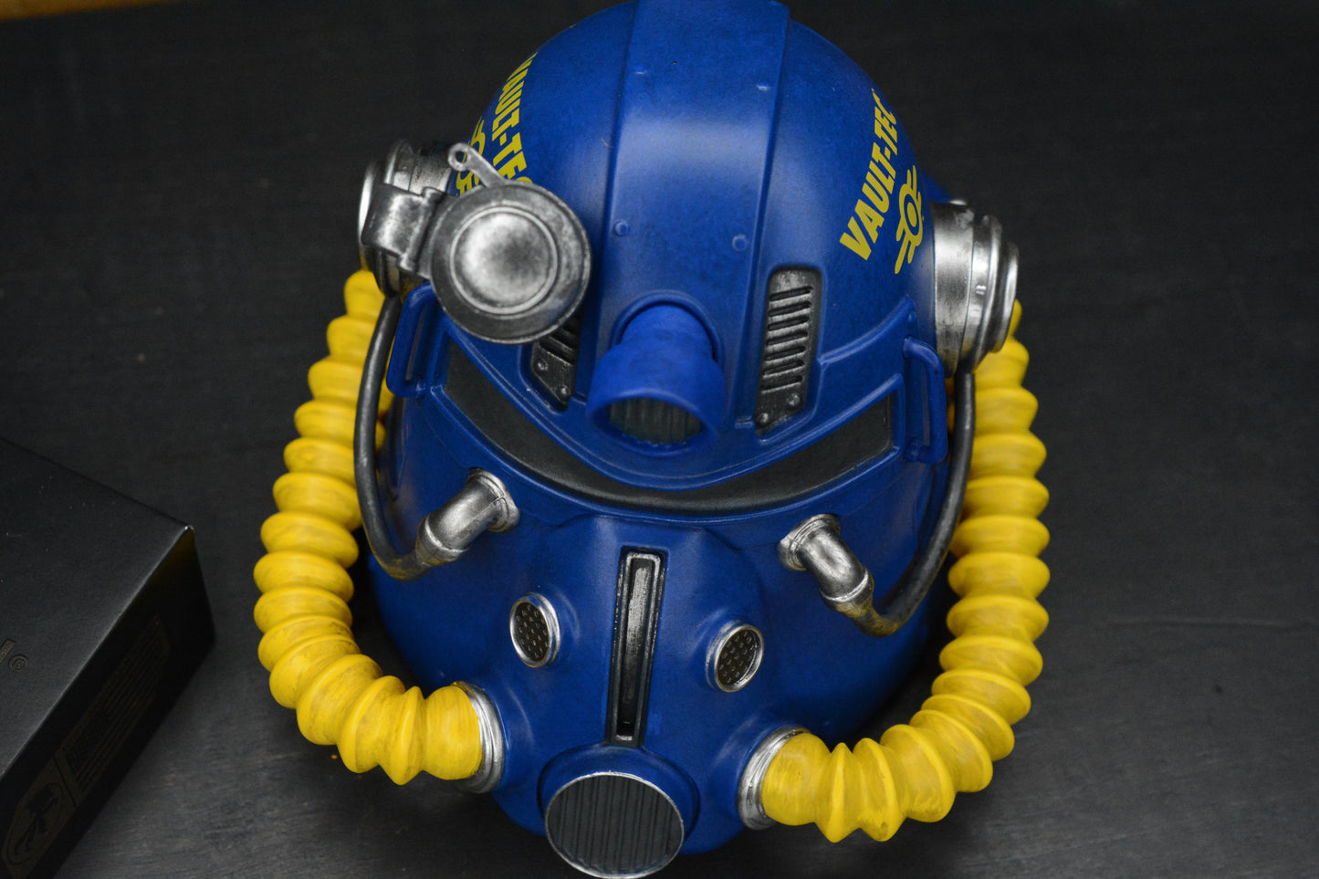 Microtech Ultratech ZBP Fallout Special Edition D/E w/ Radioactive Bead & T-51 Helmet Statue