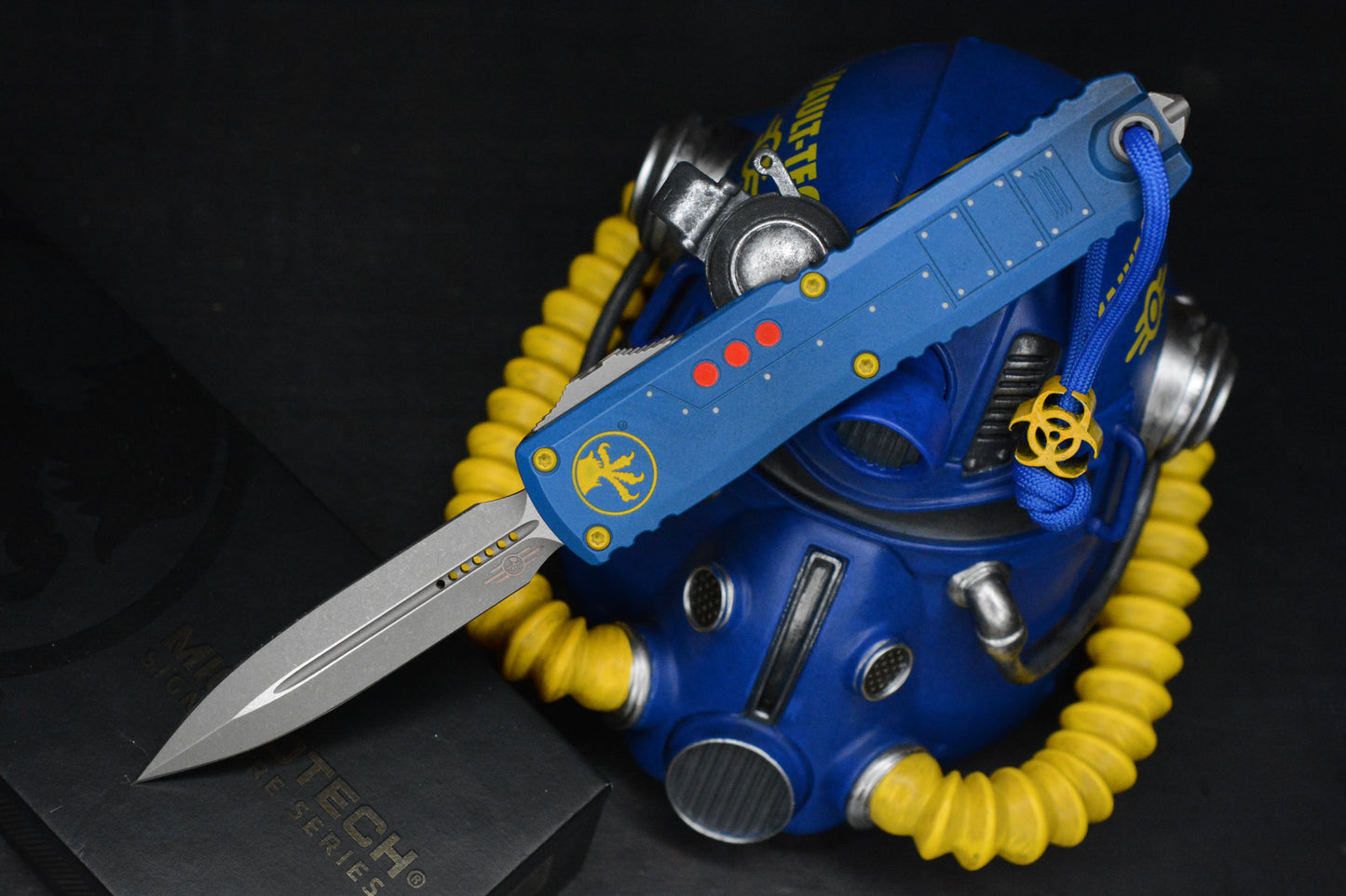 Microtech Ultratech ZBP Fallout Special Edition D/E w/ Radioactive Bead & T-51 Helmet Statue