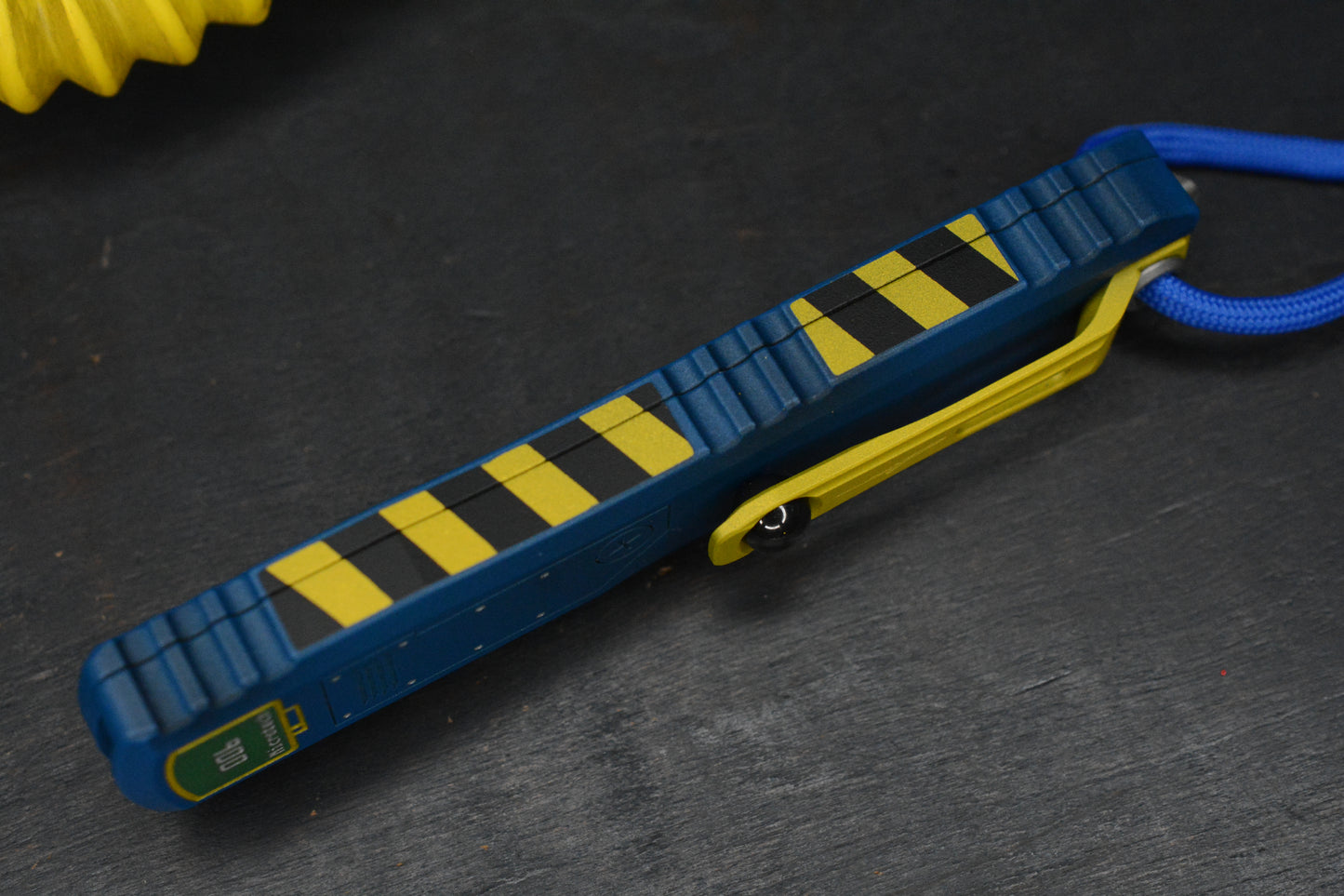 Microtech Ultratech ZBP Fallout Special Edition D/E w/ Radioactive Bead & T-51 Helmet Statue