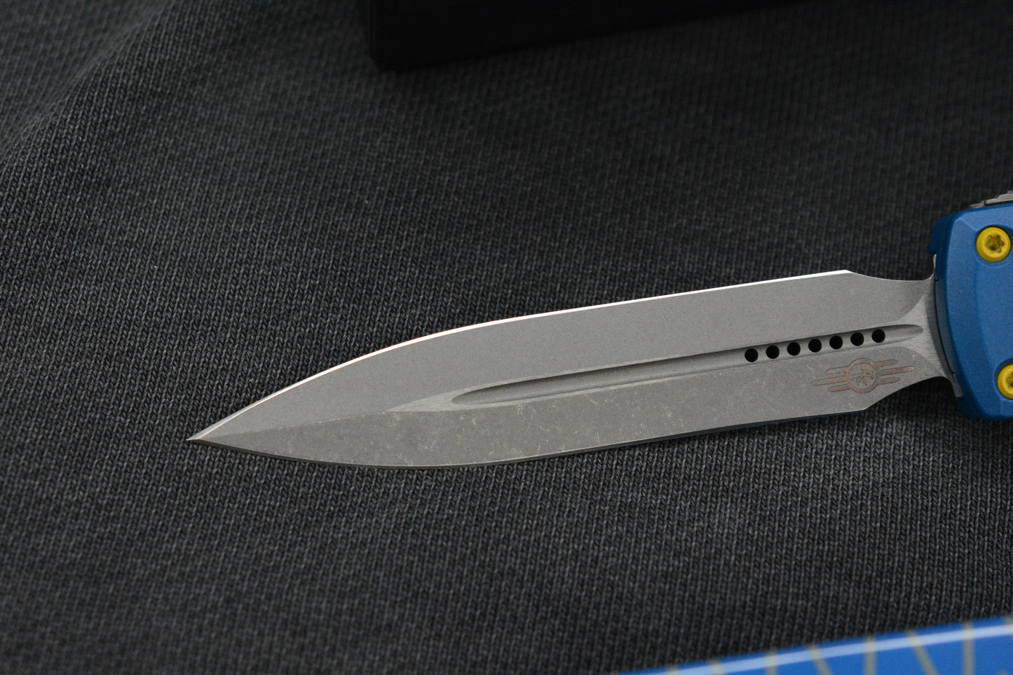 Microtech Ultratech ZBP Fallout Special Edition D/E w/ Radioactive Bead & T-51 Helmet Statue