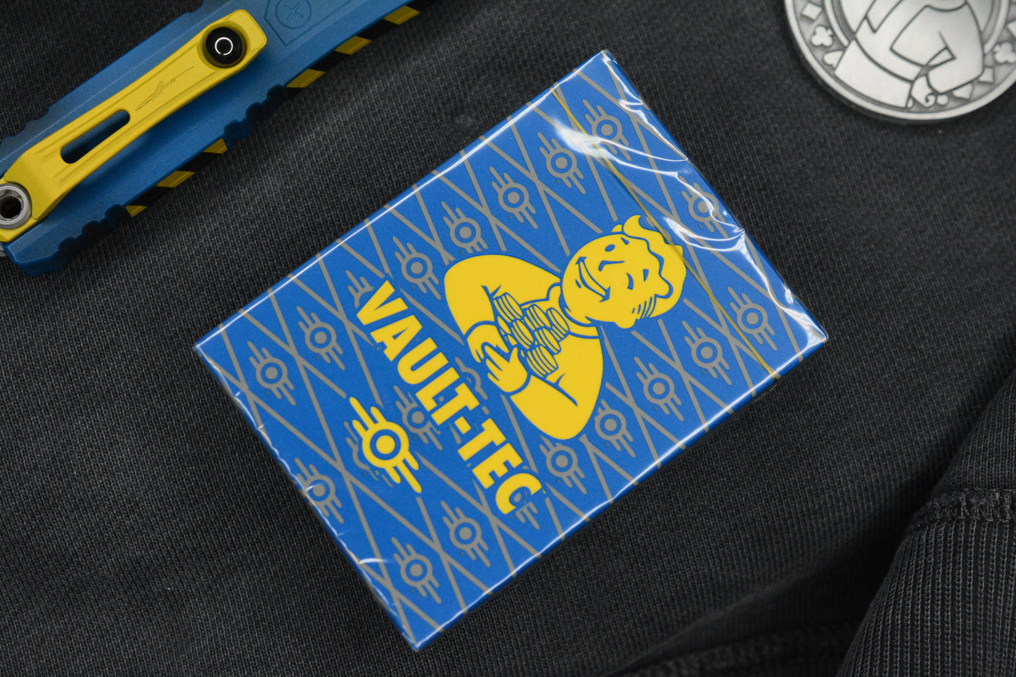 Microtech Ultratech ZBP Fallout Special Edition D/E w/ Radioactive Bead & T-51 Helmet Statue