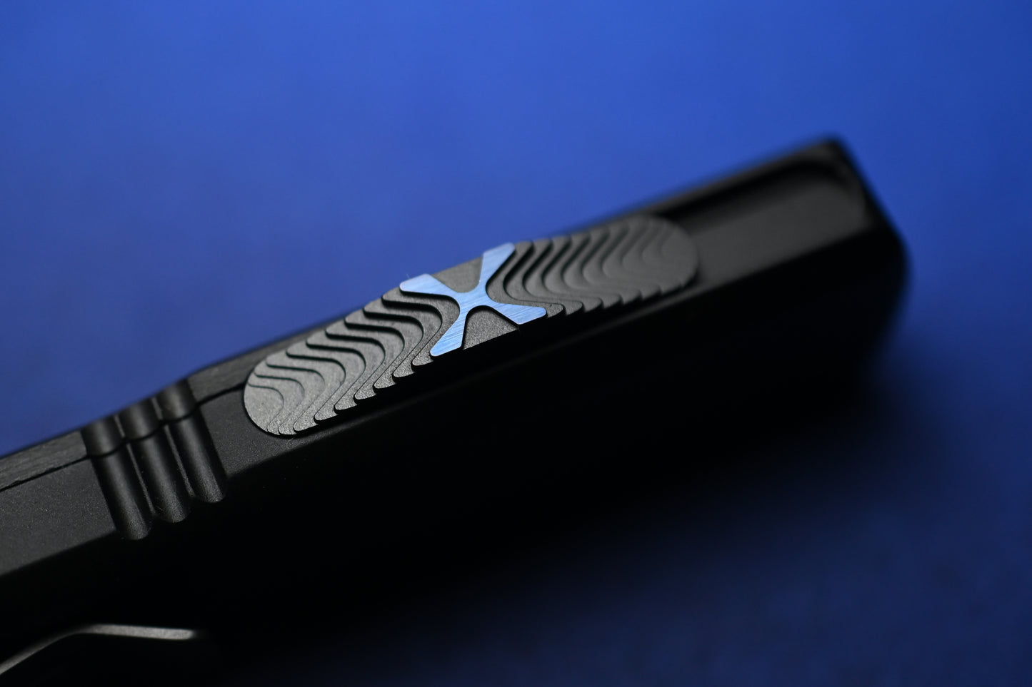 RARE Microtech Ultratech Hellhound Black G10 Composite Top / Blue Hardware 08/2018