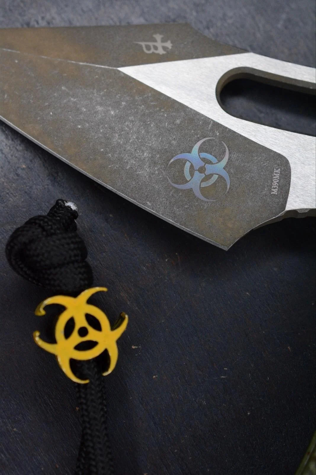 RARE Microtech Stitch-Ram-Lok Outbreak Sig Series w/ Fallout Poker Set & Bead