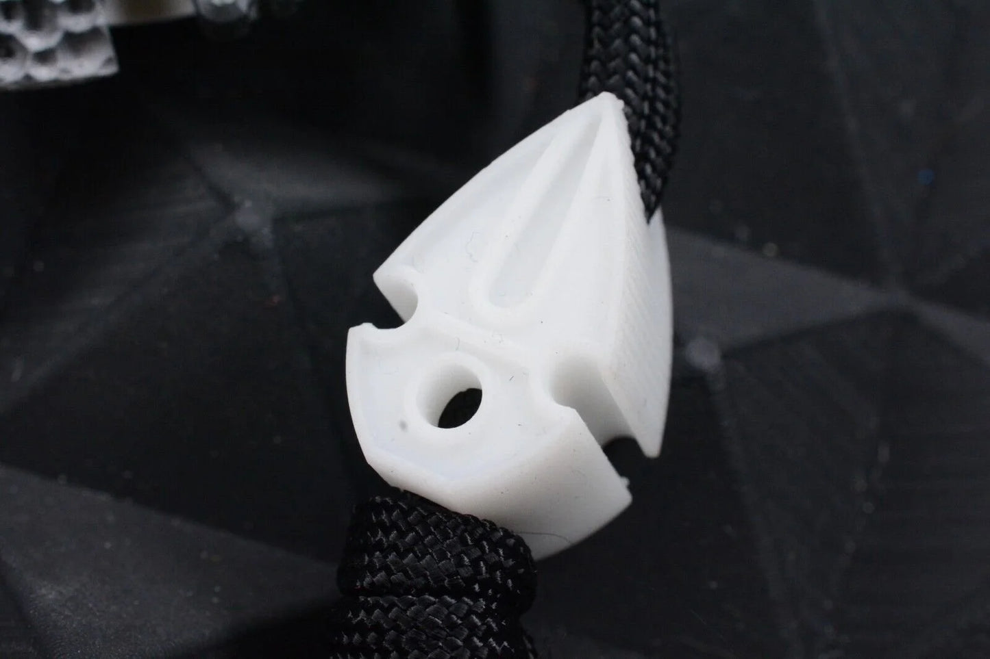 NEW Koch Tools “Artifakt” Arrowhead Pry Bar Black G-10 w/ White Artifakt Bead